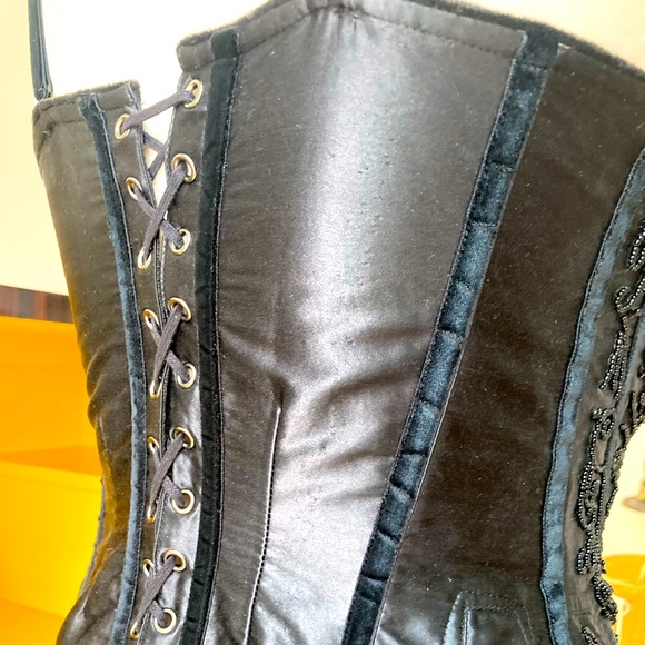 Victoria’s Secret Y2K Beaded Silk Corset - Picture 7 of 8